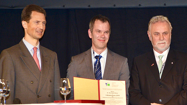 Verbandes der Chemielehrer/innen Österreichs (VCÖ) zeichnet Dr. Bernhard Sieve mit Literaturpreis aus