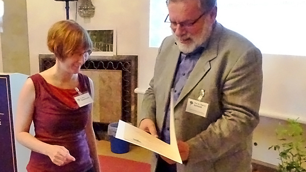 Dr. Mona Quambusch wird mit dem Camillo-Schneider-Preis ausgezeichnet [Foto: Dr. Mirko Liesebach]